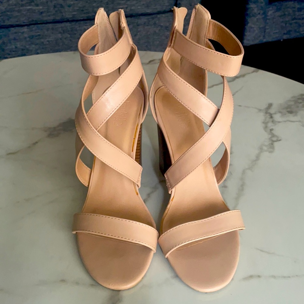 Nude heels for a steal😍